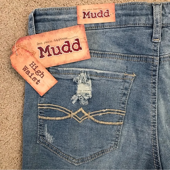Mudd Distressed Denim Shorty Shorts NEW Womens Size 9 Blue Super Stretch - Picture 2 of 11